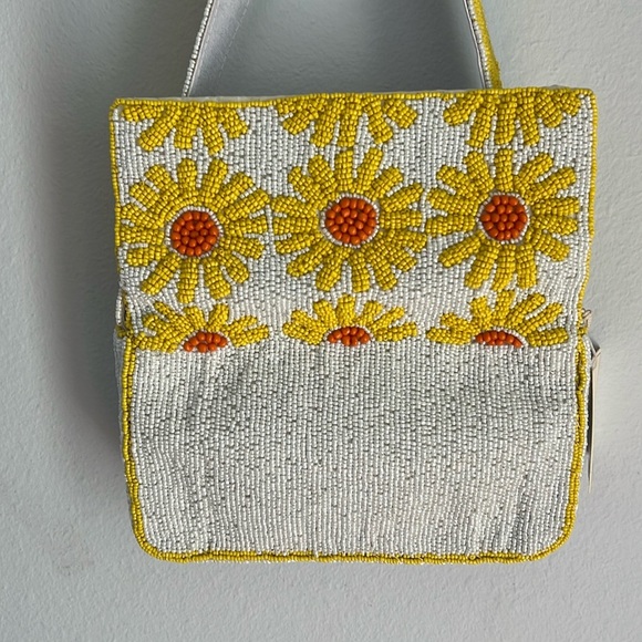 Sol & Mer | Daisy/Sunflower Beaded Shoulder Bag 🌼 - Picture 5 of 10